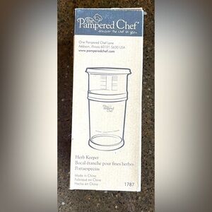 Pampered Chef Herb Storage Container in White, NEW IN BOX